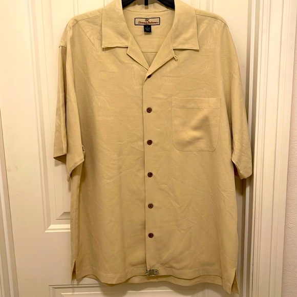 Tommy Bahama Hawaiian Button Up Shirt Tan Solid‎ 100% Silk Mens Medium Short sl - Picture 1 of 11
